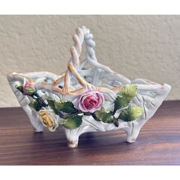 VINTAGE SCHIERHOLZ DRESDEN DIAMOND SHAPED PORCELAIN BASKET WITH APPLIED ROSES - Picture 3 of 16